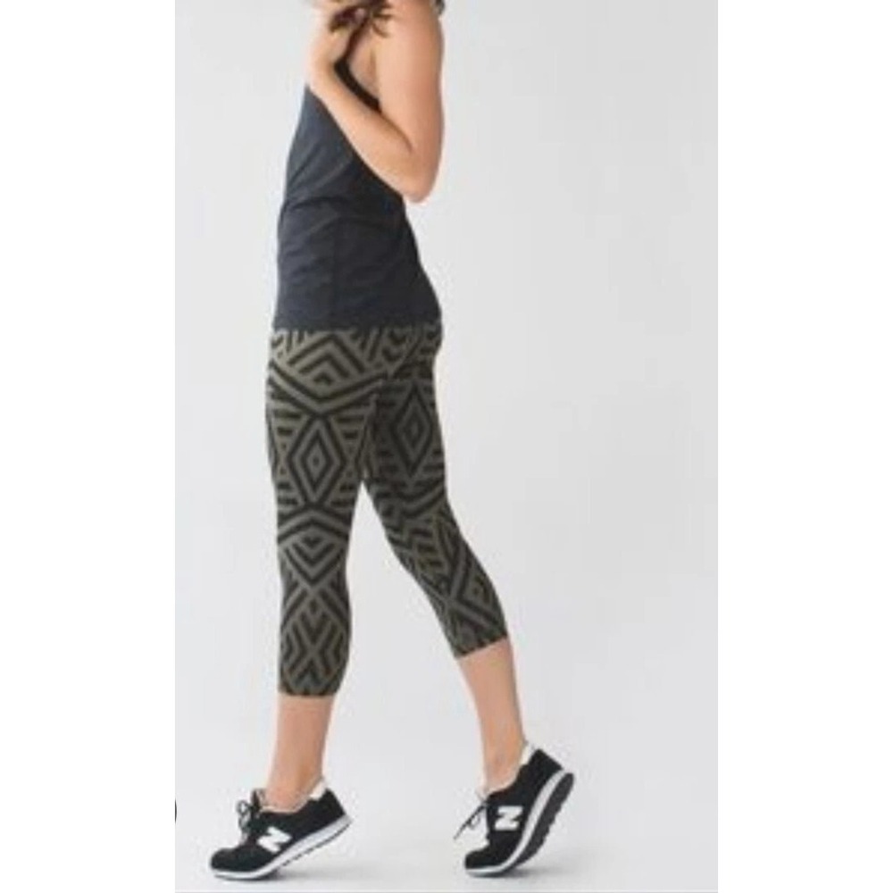 Lululemon Leggings Chevron Shuffle Fatigue Green Black Wunder Under Crop Size 6